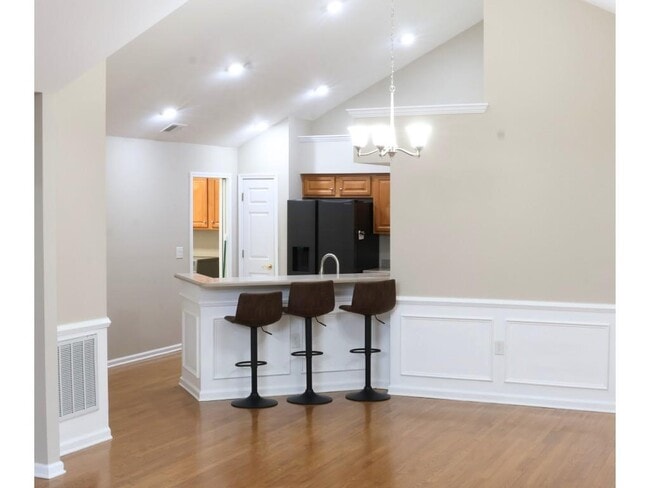 Building Photo - 3204 Village Ln