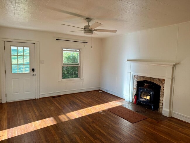 Building Photo - Cozy Blacksburg Home in Peaceful/Natural S...