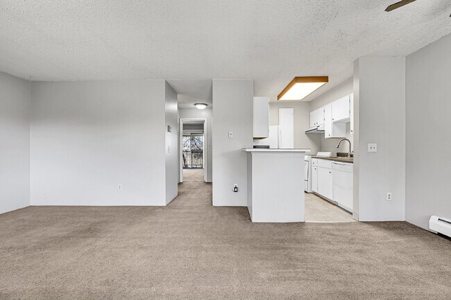 Building Photo - $1,270.00, 2 bed, 1 bath located in Denver...