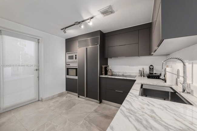 Building Photo - 400 Alton Rd