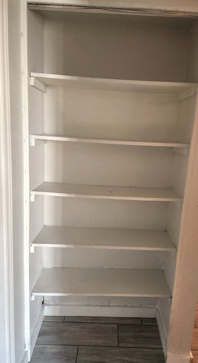 Building Photo - GCU Students Welcome! Updated 2-Bedroom Unit For Lease