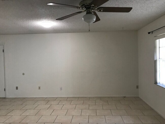 Building Photo - 2200 Pine Hill Pl