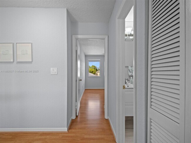Building Photo - 9908 SW 117th Pl