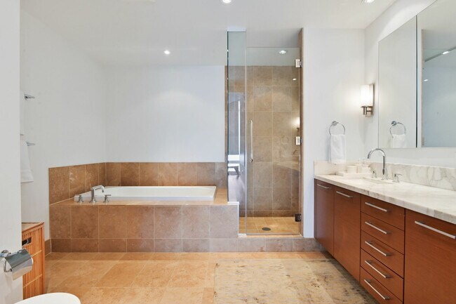 Building Photo - 301 Mission St