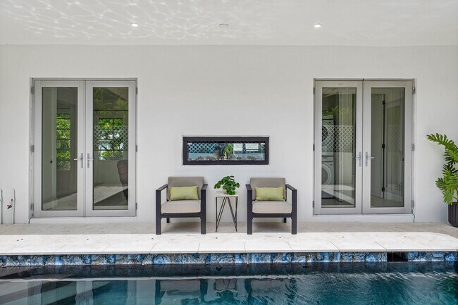 Building Photo - 2330 Lake Ave