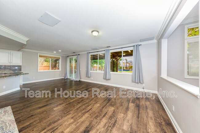 Building Photo - 18210 Shannon Ridge Pl