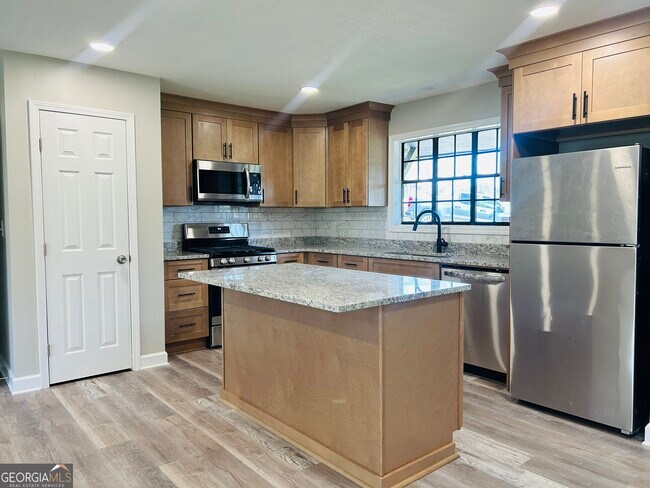 Building Photo - 6165 Radford Dr