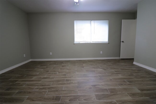 Building Photo - 2706 Orion Dr