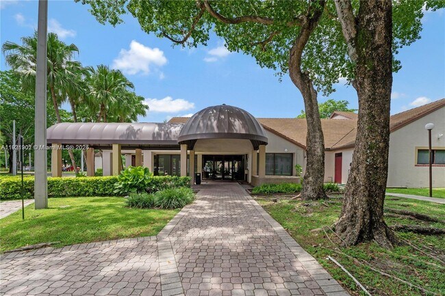 Building Photo - 9446 SW 140th Ct