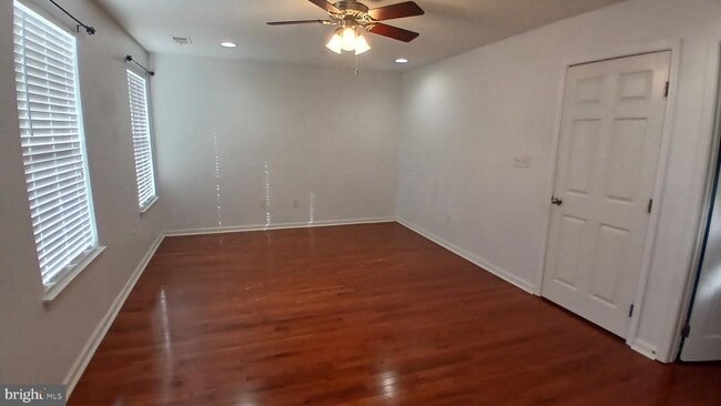 Building Photo - 2900 Lomond Pl