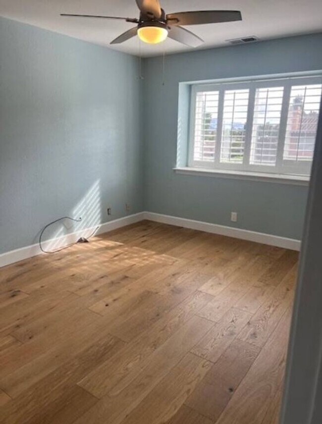 Building Photo - Beautiful Remodeled Home in highly desirable Laguna Lake Neighborhood