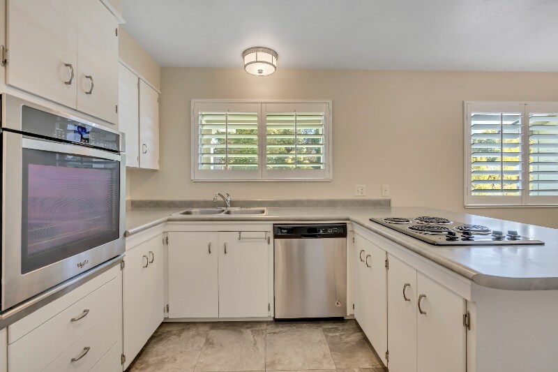 Building Photo - 3998 S Oliver Dr