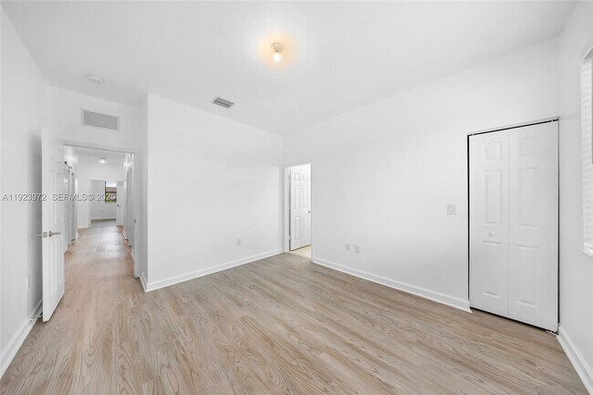 Building Photo - 268 NE 210th Way