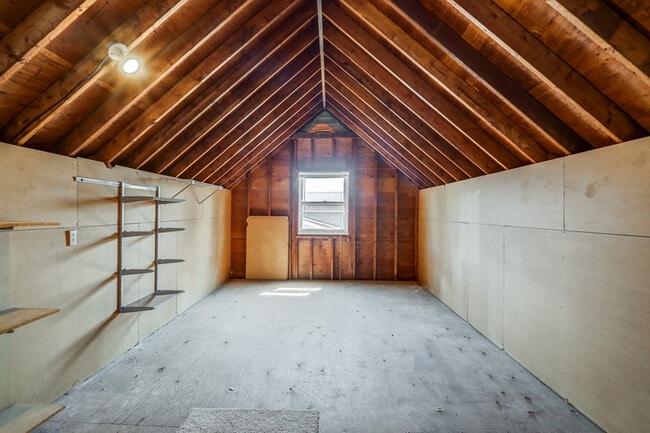 Building Photo - 1827 Larchmont Ln