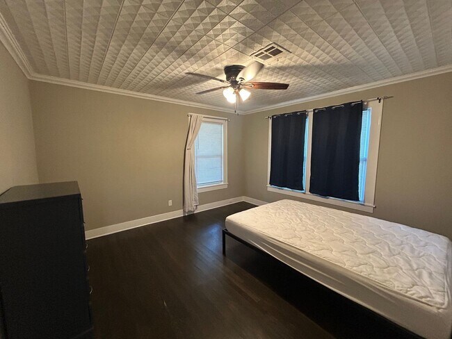Building Photo - Spacious Corner Lot Charm