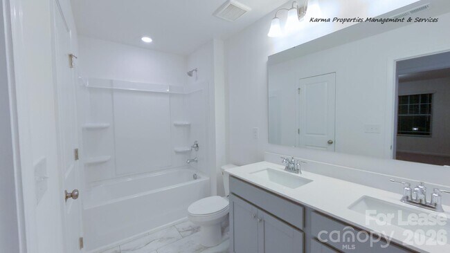 Building Photo - 785 Earhart St NW