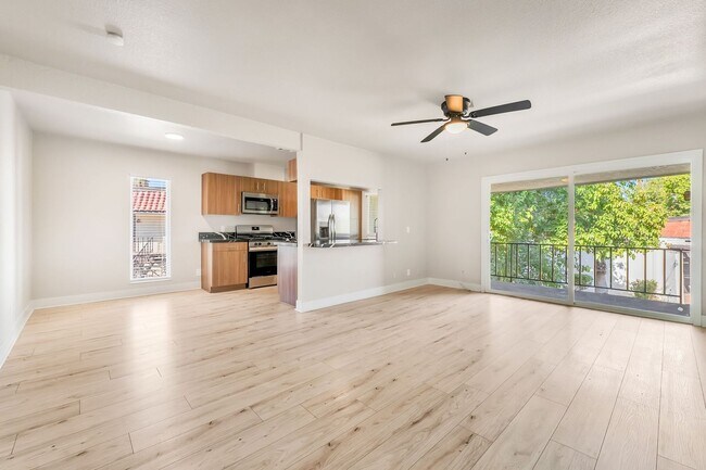 Building Photo - Modern Comfort Minutes from the Heart of Las Vegas!
