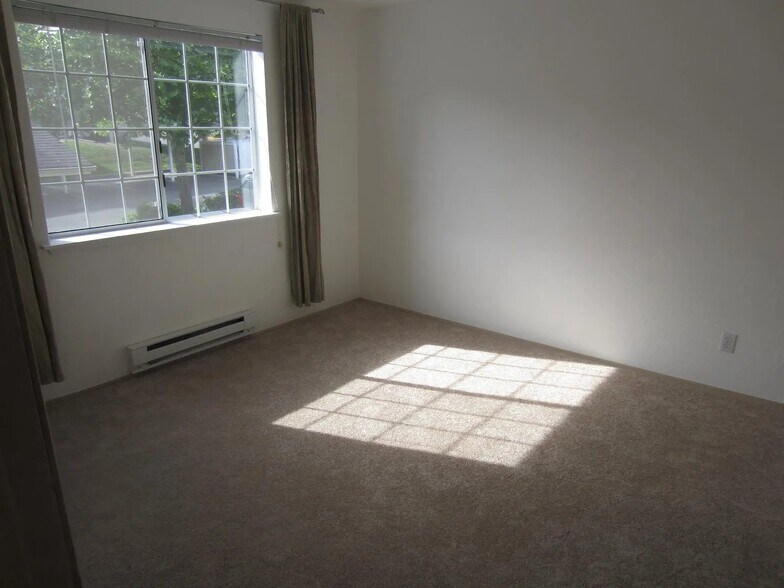 Building Photo - 19230 Forest Park Dr NE