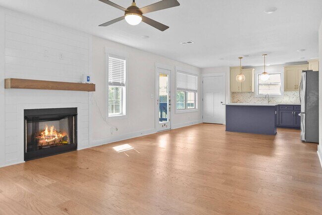 Building Photo - Pet Friendly Three Bedroom with Bonus!