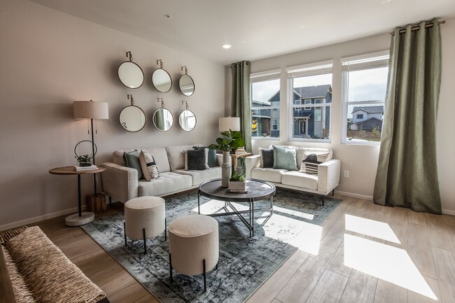 Building Photo - Luxury Condo - Water, Sewer, Basic Internet Included!