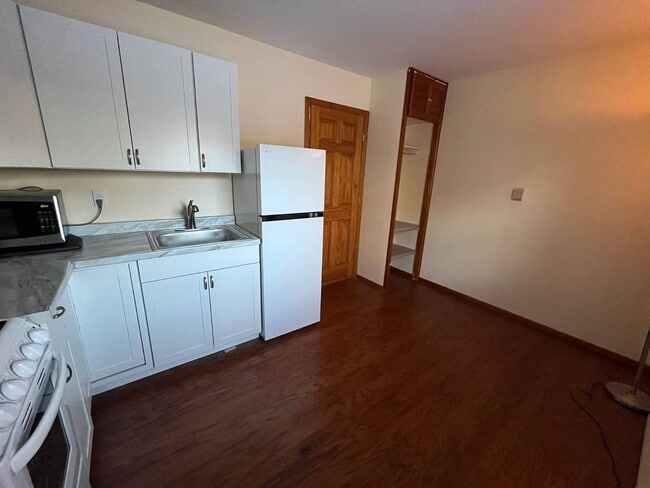 Building Photo - 503 Canal Rd