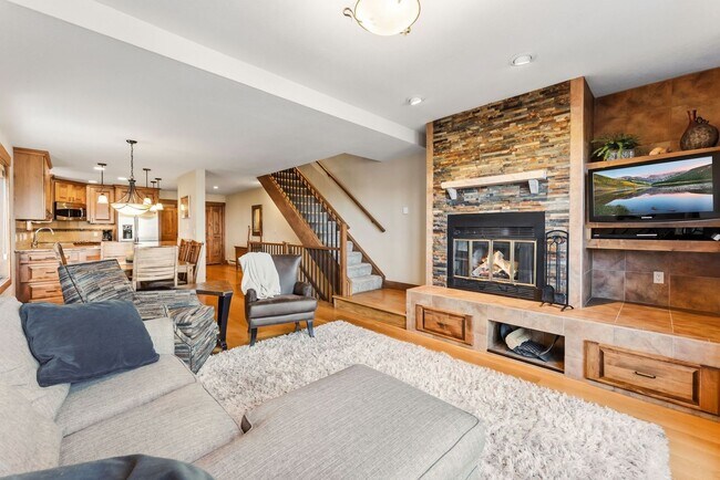 Building Photo - Breck 3-bedroom home with views! 6-12 month lease!