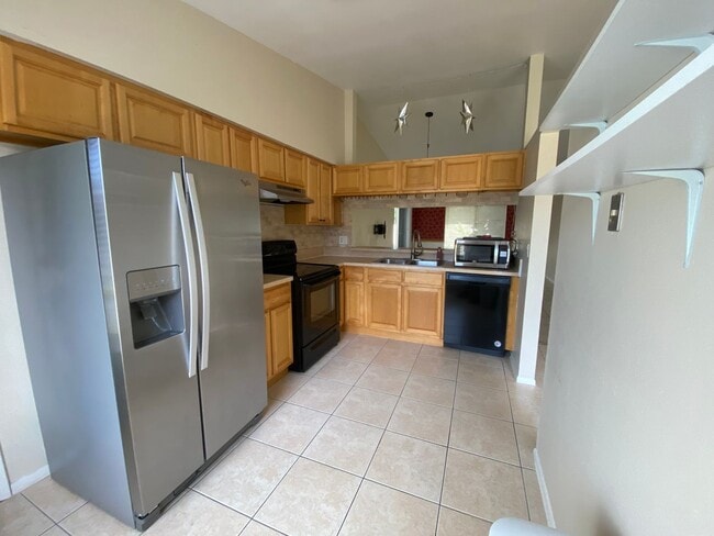 Building Photo - Welcome to this charming 2 bedroom, 2 bathroom house located in Melbourne, FL.