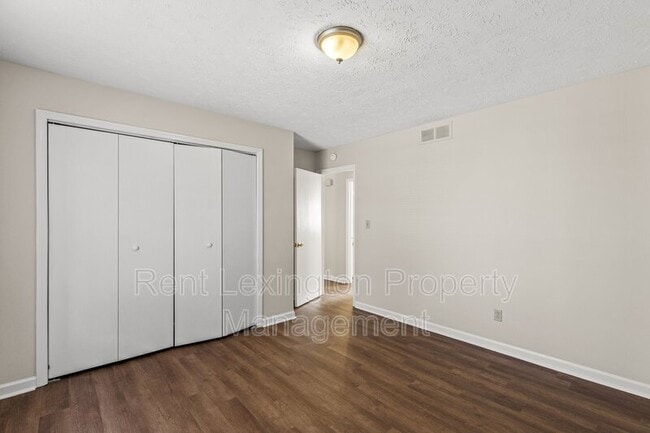 Building Photo - 3395 Montavesta Rd