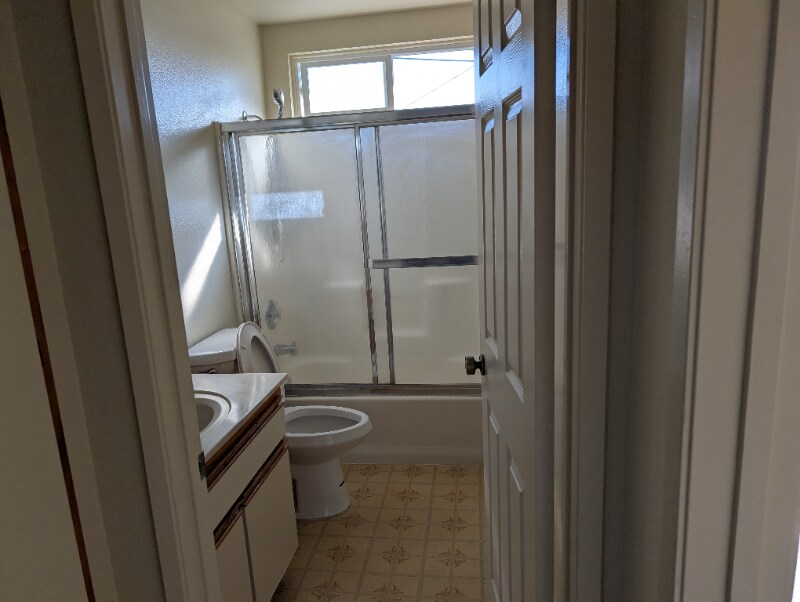 Building Photo - 1328 W Gardena Blvd