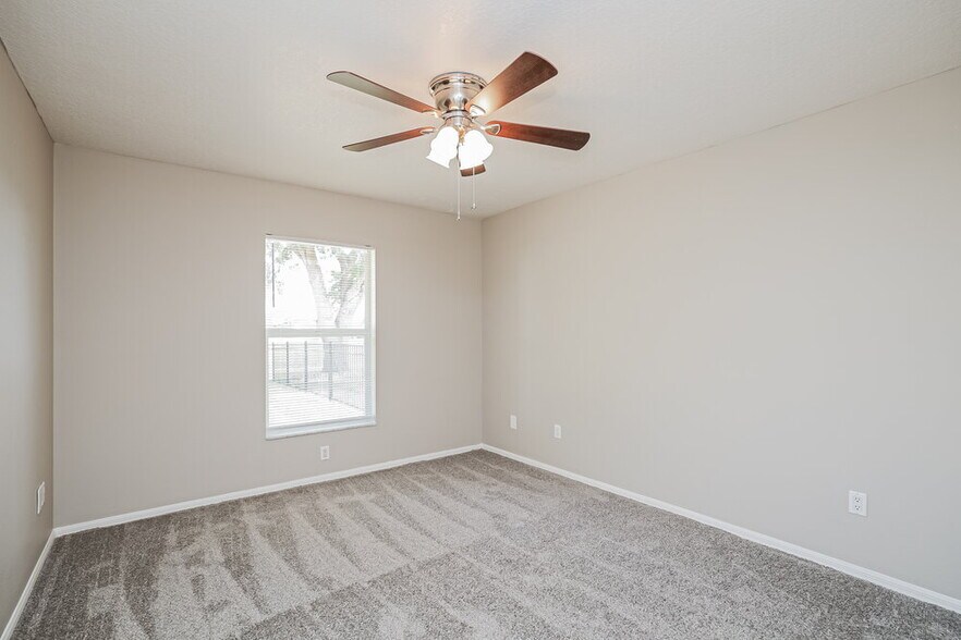 Building Photo - 72 Long Meadow Ln N