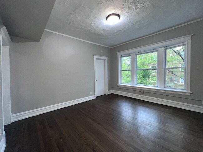 Building Photo - 2707 E 78th St