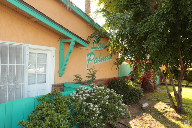 Primary Photo - Las Palmas Apartments