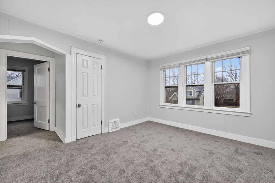 Building Photo - 16189 San Juan Dr