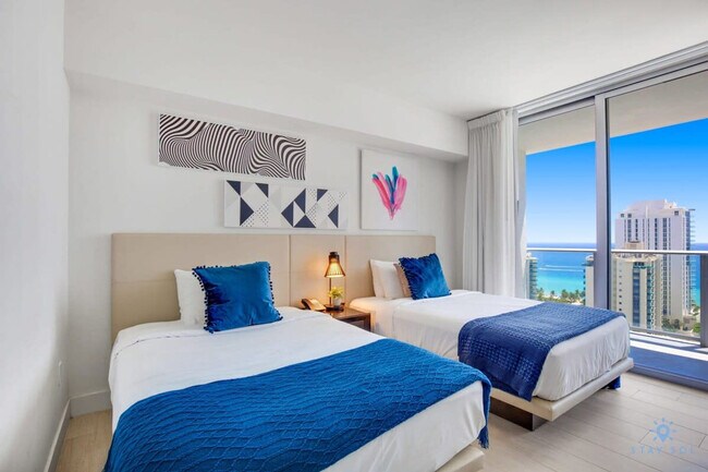Building Photo - 4010 S Ocean Dr