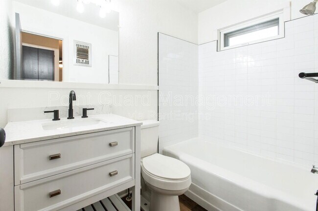 Building Photo - 409 W 31st St S