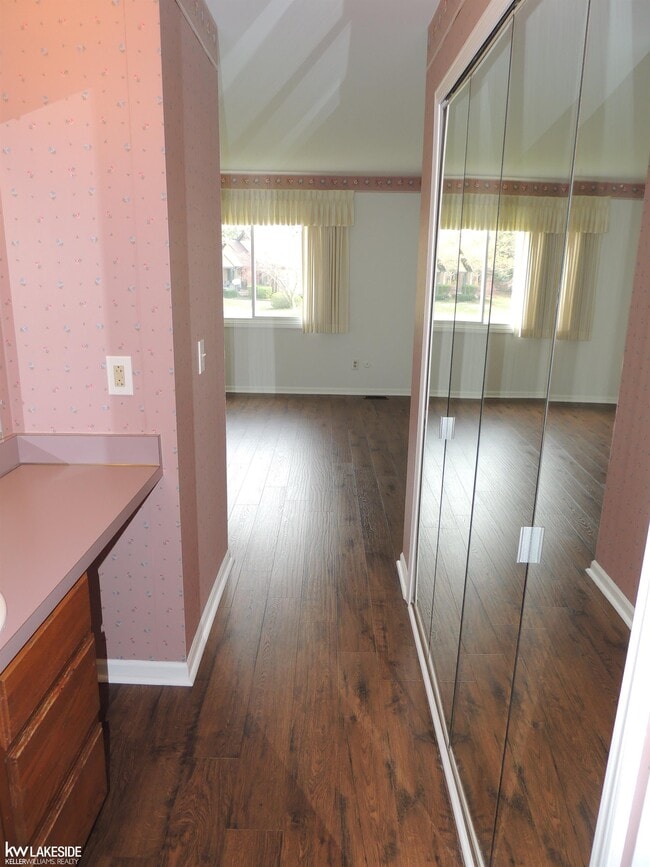 Building Photo - 1600 Stonecrest Dr