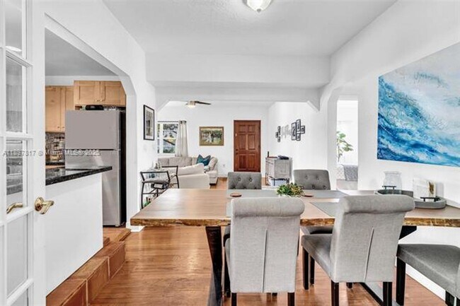 Building Photo - 836 W 40th St