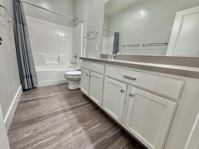 Building Photo - STUNNING 2 STORY HOME 3 BEDROOM/2.5 BATHROOM