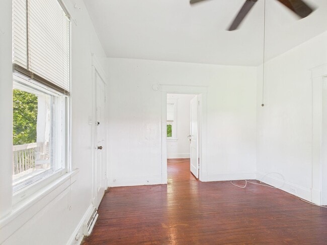 Building Photo - 2404 Yorktown Ave