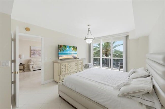 Building Photo - 9595 Collins Ave