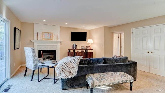 Building Photo - 5270 Arnica Way