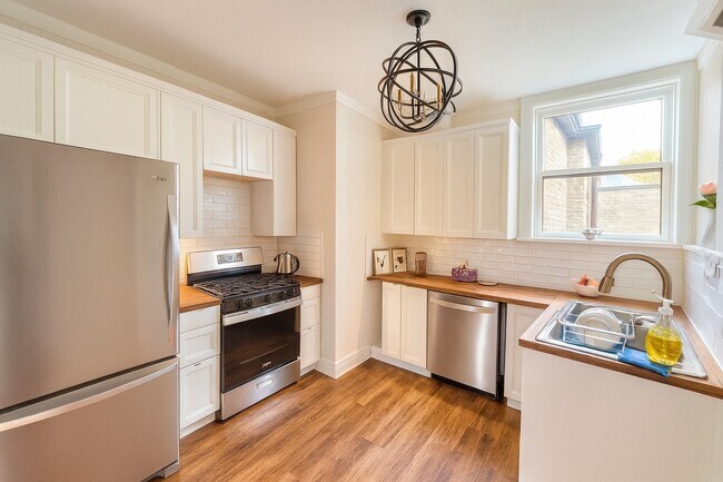 Building Photo - 448 Elmwood Ave