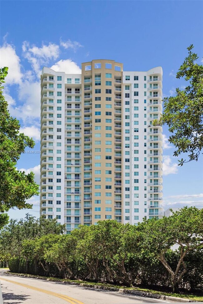 Building Photo - 1745 E Hallandale Beach Blvd