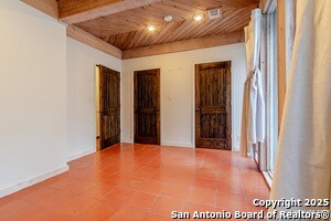 Building Photo - 9319 Oak Ledge Dr