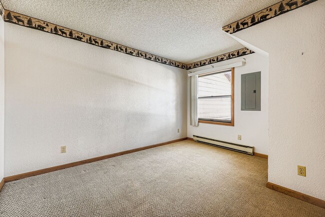 Building Photo - 345 N Chipmunk Cir