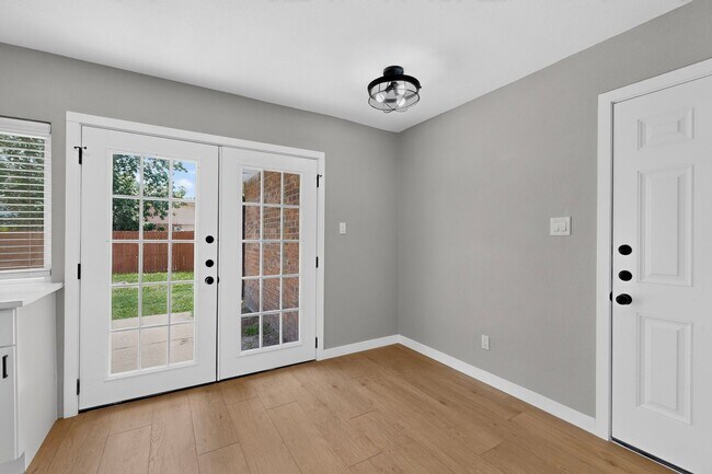 Building Photo - 243 Woodhurst Dr