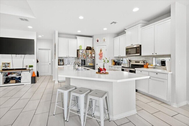 Building Photo - 2614 Vista del Sol