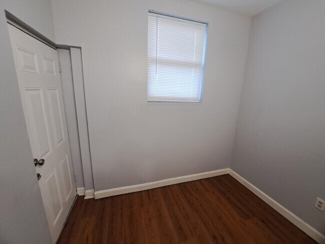 Building Photo - 3516 Ely Pl SE