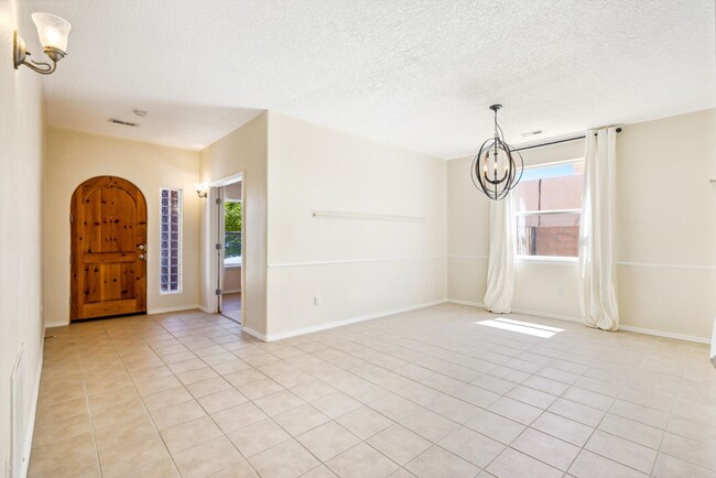 Building Photo - Single Story Beauty | Large Yard | 3 Bedro...