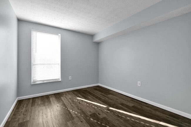 Building Photo - 2 Bedroom Apartment